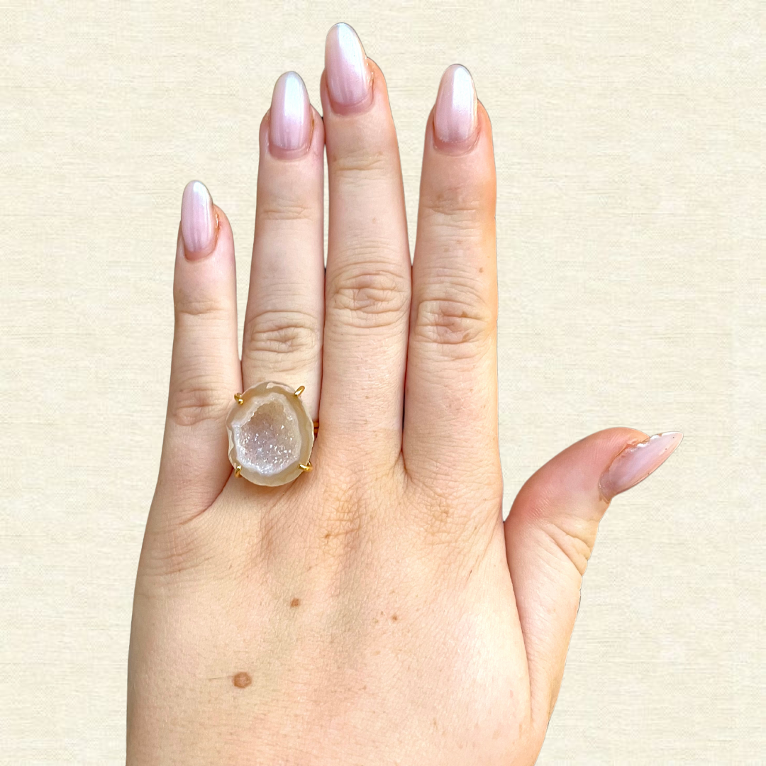 Beige geodes