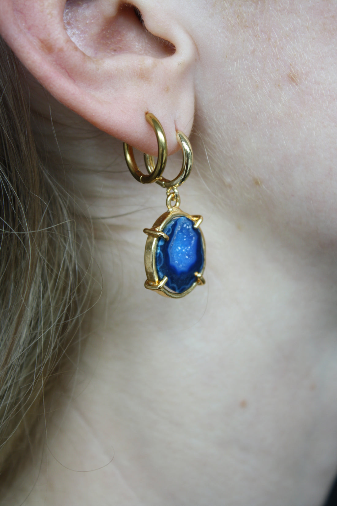 Deep blue pair