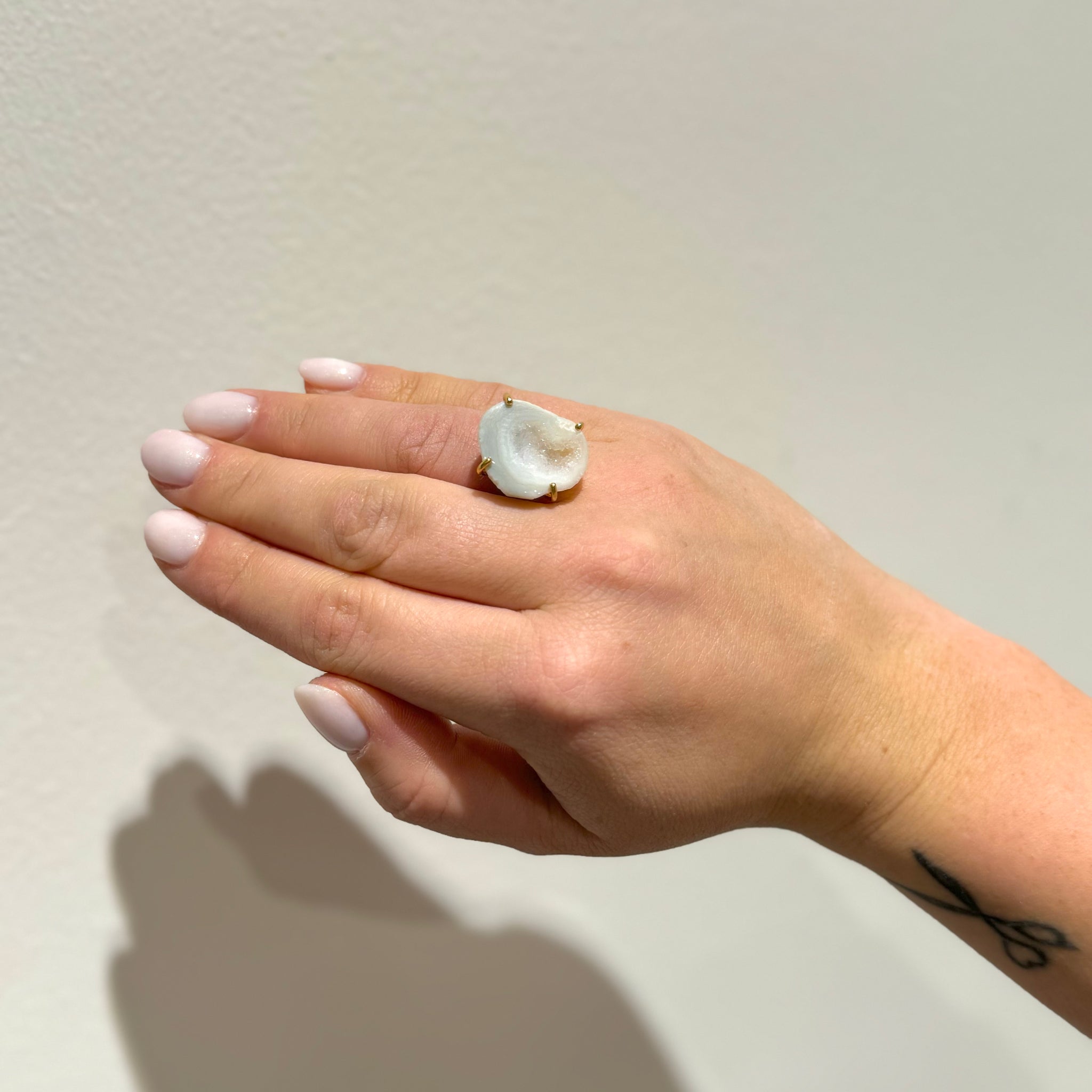 WHITE GEODES