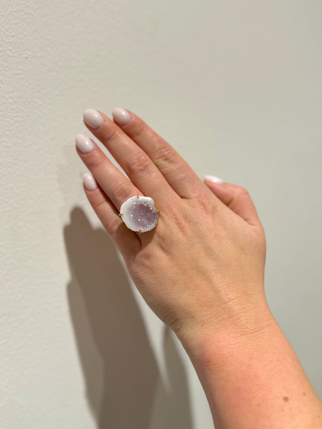 WHITE GEODES