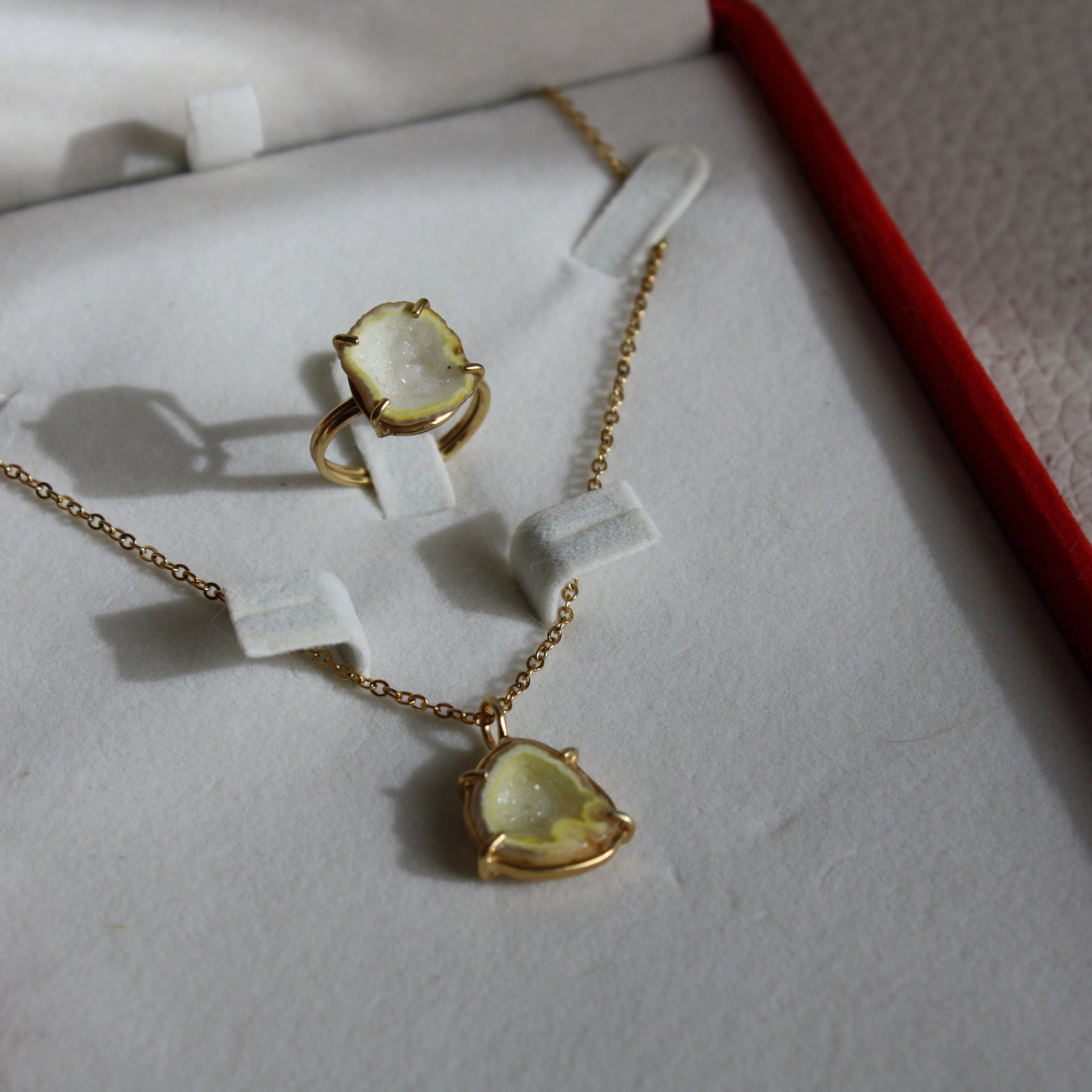 Oona set